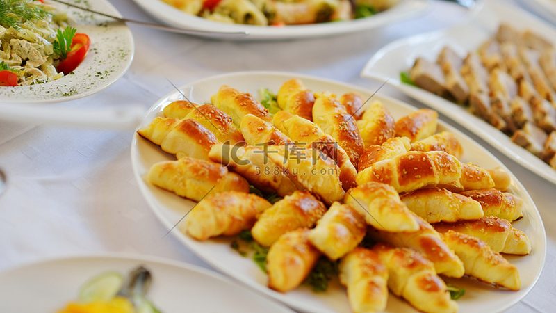 行业现状：零食市场蓬勃发展，贴牌合作成趋势